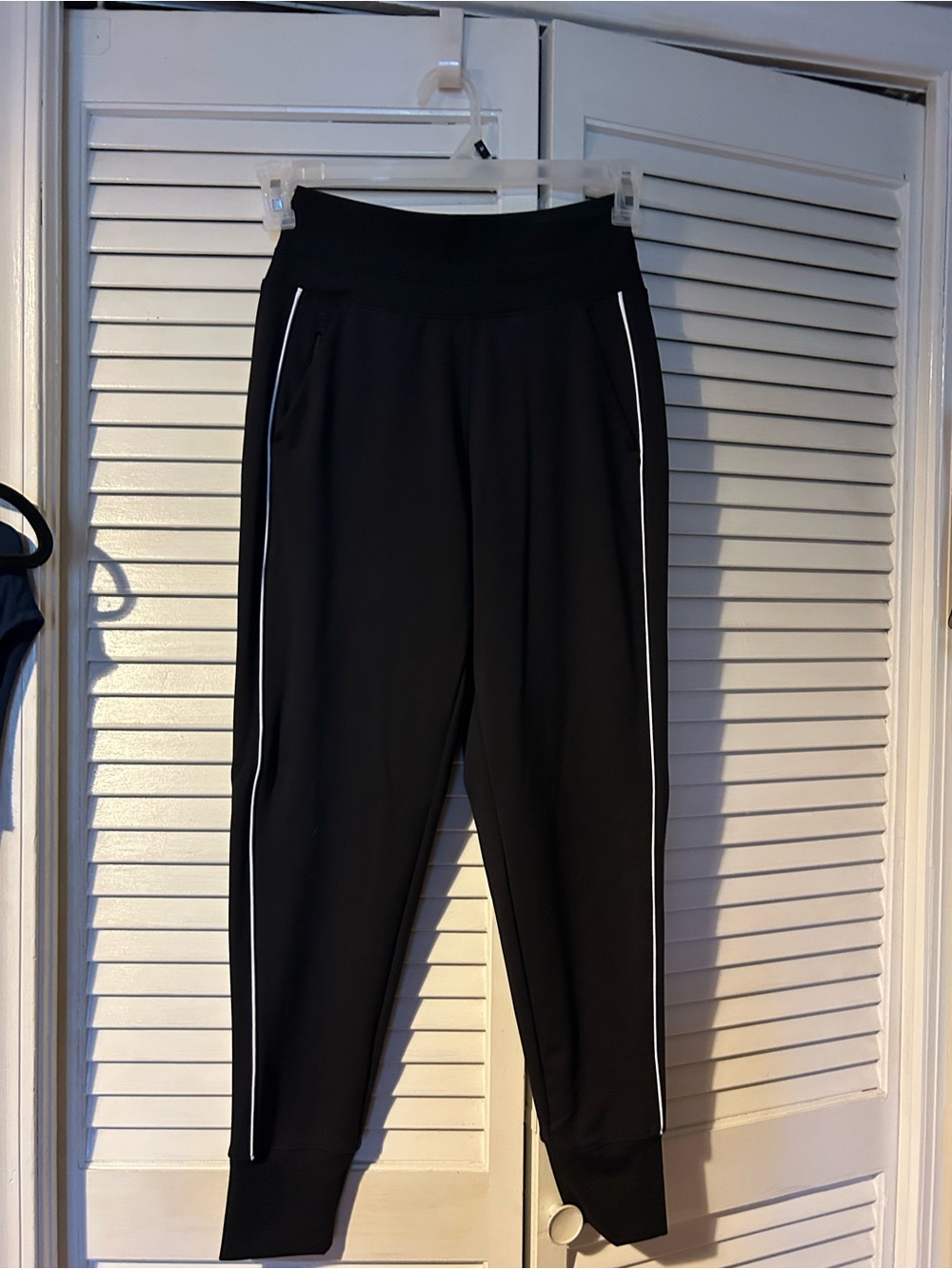 Athleta Venice high waisted Jogger Pants with White Side Piping. XXSP